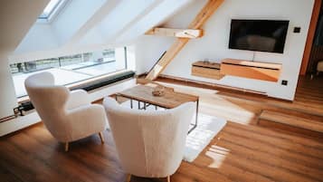 Pokoj 1 | Living area | TV