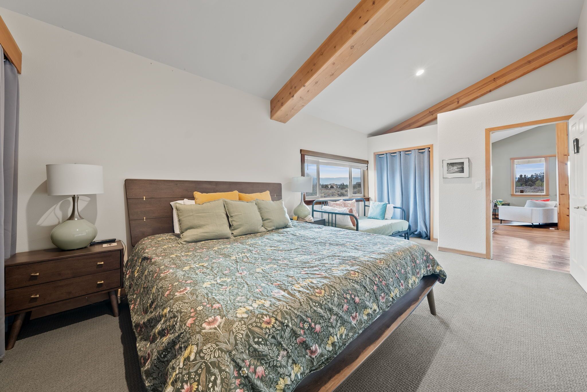 3 bedrooms, desk, iron/ironing board, free WiFi