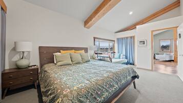 3 bedrooms, desk, iron/ironing board, free WiFi