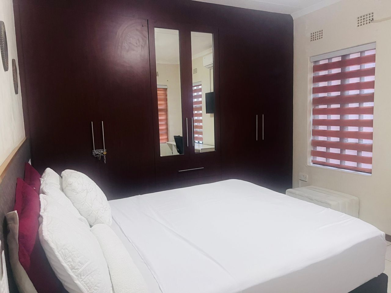 All Room Have A Bar Fridge, Smart Tv With Livetv And Unlimited Movies. - Gaboron