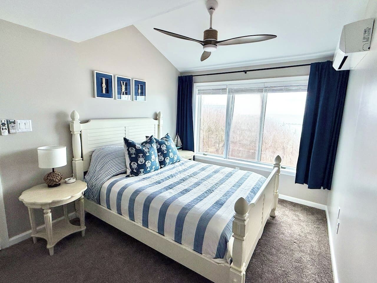 4 bedrooms, iron/ironing board, WiFi (free), bed sheets