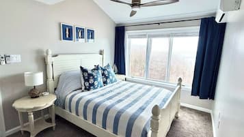 4 bedrooms, iron/ironing board, WiFi (free), bed sheets