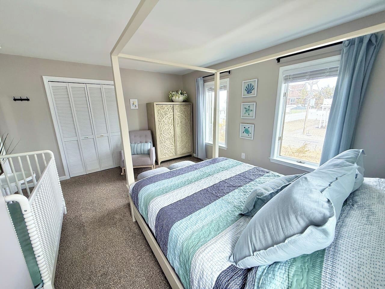 4 bedrooms, iron/ironing board, free WiFi, bed sheets