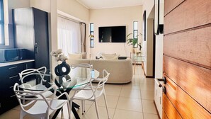 Apartment, 2 Bedrooms, Smoking | Dining - 2 Bed in Spectacular Golf Estate (Johannesburg)
