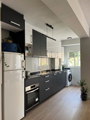 Coffee/tea maker, fridge, microwave, oven - Malaga Apartment, 300 meters from the sea (Málaga)
