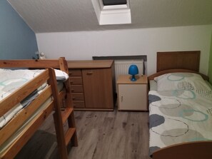 Ferros/tábuas de passar roupa, Wi-Fi, roupa de cama