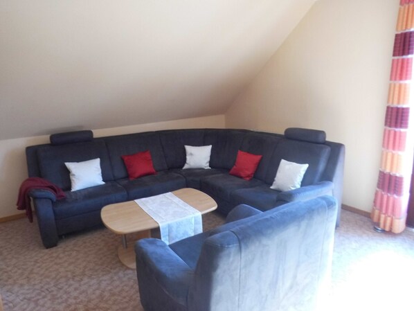 Télévision, lecteur de DVD, chaîne hi-fi