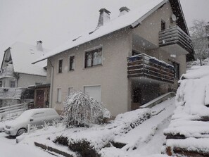 Exterior - Apartment 'Paul Und Maria' with Private Garden, Balcony and Wi-Fi (Olsberg-Bruchhausen)