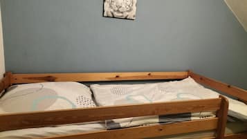 Iron/ironing board, WiFi, bed sheets