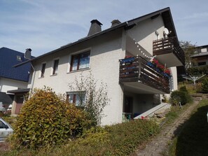 Exterior - Apartment 'Paul Und Maria' with Private Garden, Balcony and Wi-Fi (Olsberg-Bruchhausen)