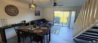 Relaxing, newly renovated 2 bedroom townhome in vibrant Tampa