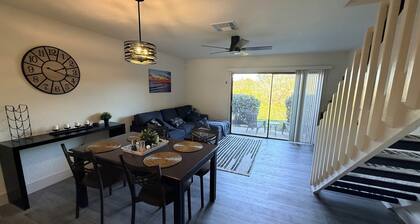 Relaxing, newly renovated 2 bedroom townhome in vibrant Tampa