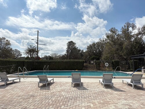 Relaxing, newly renovated 2 bedroom townhome in vibrant Tampa