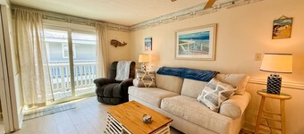 Coastal luxury condo steps from Wells Beach w/ AC, WiFi & full kitchen