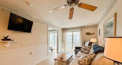 Coastal luxury condo steps from Wells Beach w/ AC, WiFi & full kitchen