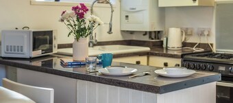 Self-Contained Flat in Didcot near Shops, Milton Park, Harwell & Station