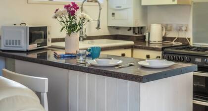 Self-Contained Flat in Didcot near Shops, Milton Park, Harwell & Station