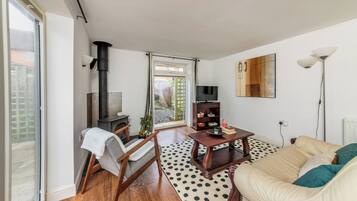 Una Smart TV, una impresora