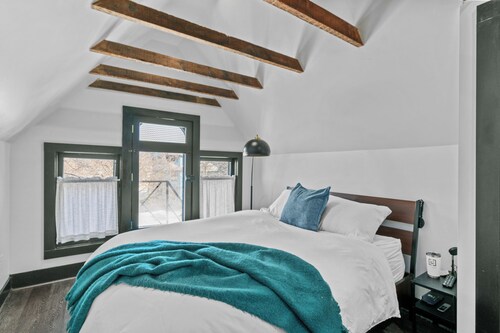 Allentown Cottage: Walk to Arts District, Eclectic Food, and Buffalo Nightlife