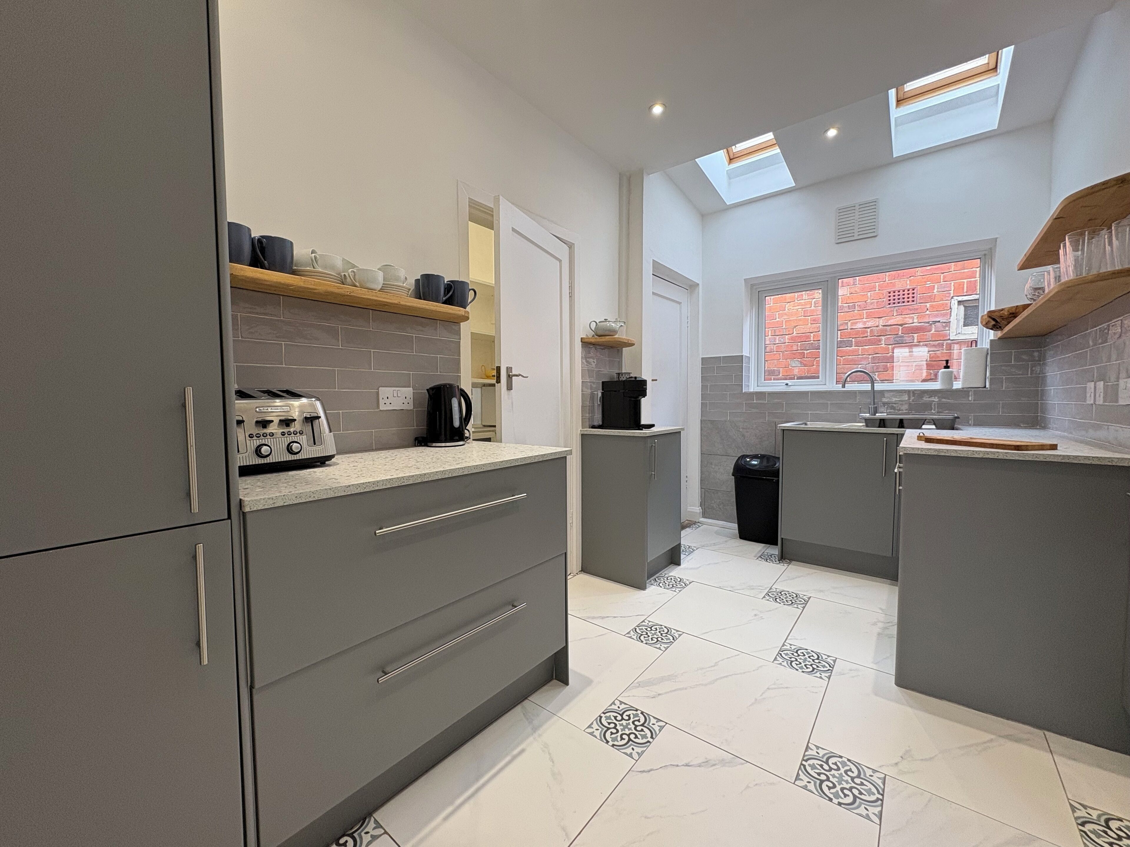 Réfrigérateur, micro-ondes, four, lave-vaisselle