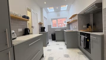 Réfrigérateur, micro-ondes, four, lave-vaisselle