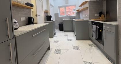 Lincoln Retreat · Pet friendly-walkable-Parking-Castle-Cathedral-Great Location