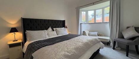 2 chambres, fer et planche à repasser, Wi-Fi, draps fournis