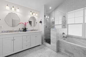 Hair dryer, towels - Lake Tahoe Luxury Retreat w/ Hot Tub & Game Room (Carnelian Bay)