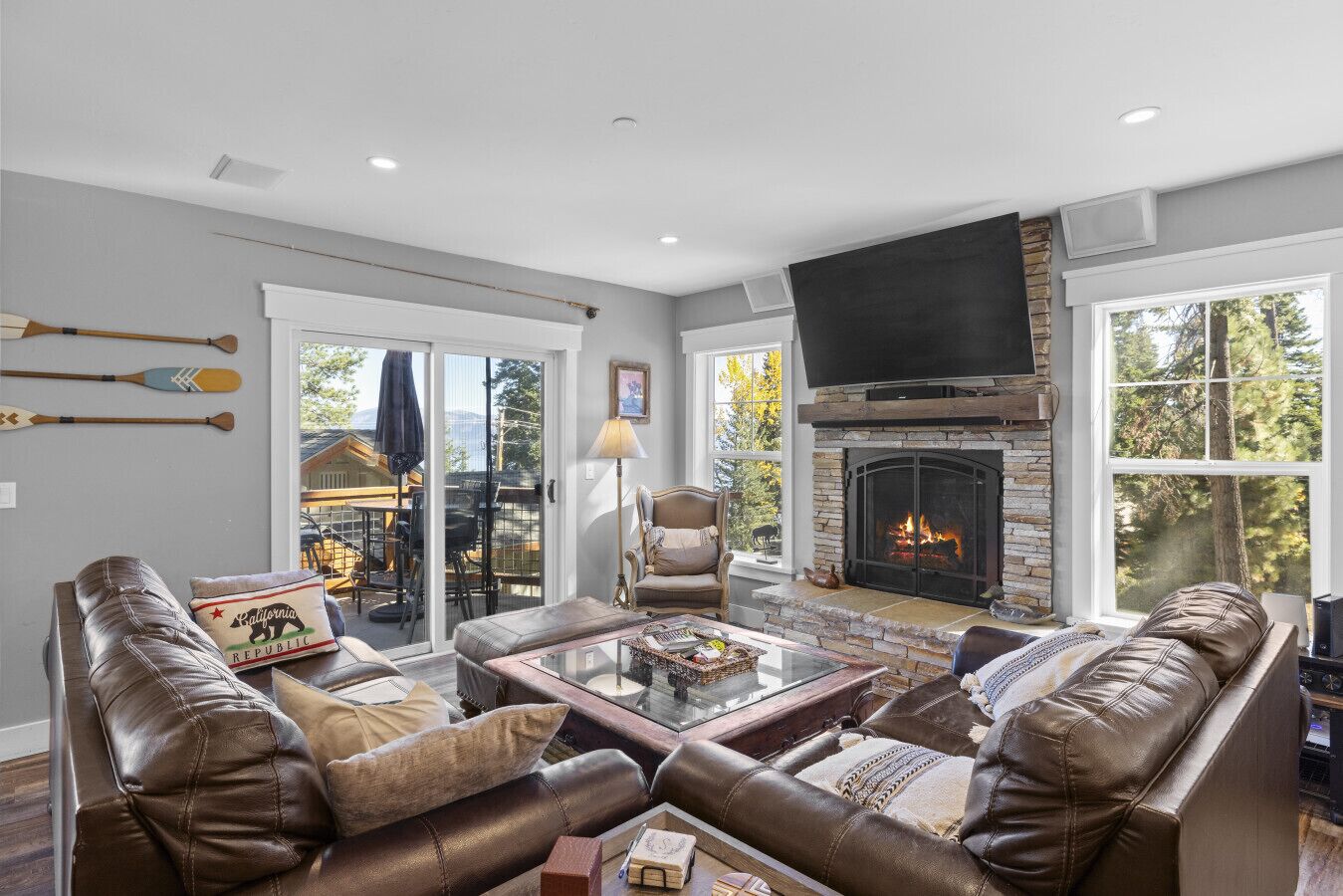 TV, peis, fotballspill og bordtennis