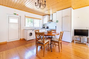 Villa, Balcony, Garden View | Private kitchen - Rural Natura (Leiria)