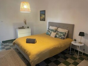 BĂŒgeleisen/BĂŒgelbrett, Internetzugang, BettwĂ€sche