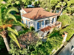 Exterior - 2 minutes from the port! Villa ideal for those seeking comfort and convenience (Cavalaire-sur-Mer)