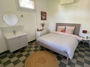 Iron/ironing board, Internet, bed sheets - 2 minutes from the port! Villa ideal for those seeking comfort and convenience (Cavalaire-sur-Mer)
