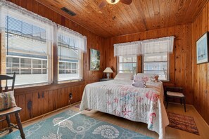 3 bedrooms, WiFi, bed sheets - Steps to the Sand: Sun-Soaked Stay on South Ocean (North Myrtle Beach)