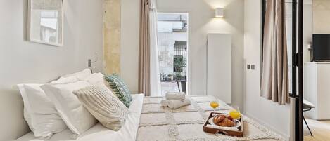 Apartamento urbano, 2 quartos, para não fumantes, vista para o pátio | Ferros/tábuas de passar roupa, berços (sobretaxa), berço de viagem