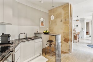 City Apartment, 2 Bedrooms, Non Smoking, Courtyard View | Private kitchen | Espresso maker, coffee/tea maker, electric kettle, toaster - Chic 2BR 2BA near Place des Vosges (Paris)