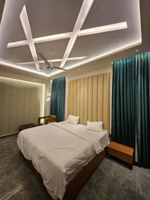WiFi, bed sheets - Double Suite #2 (Tamil Nadu)