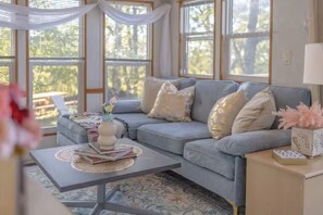 TV - Butterfly Bend / HOT TUB / Sleeps 4 (Wheatland)