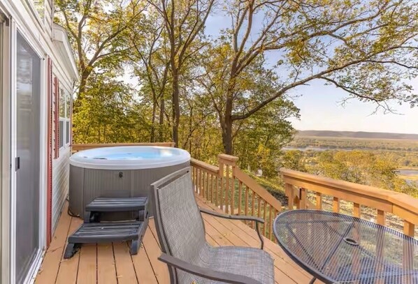 Terrace/patio - Butterfly Bend / HOT TUB / Sleeps 4 (Wheatland)