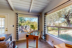 Games room - Charming pet friendly home, minutes to Bass Lake w/ game room, firepit and wifi (Oakhurst)