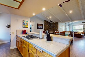 Interior - Charming pet friendly home, minutes to Bass Lake w/ game room, firepit and wifi (Oakhurst)