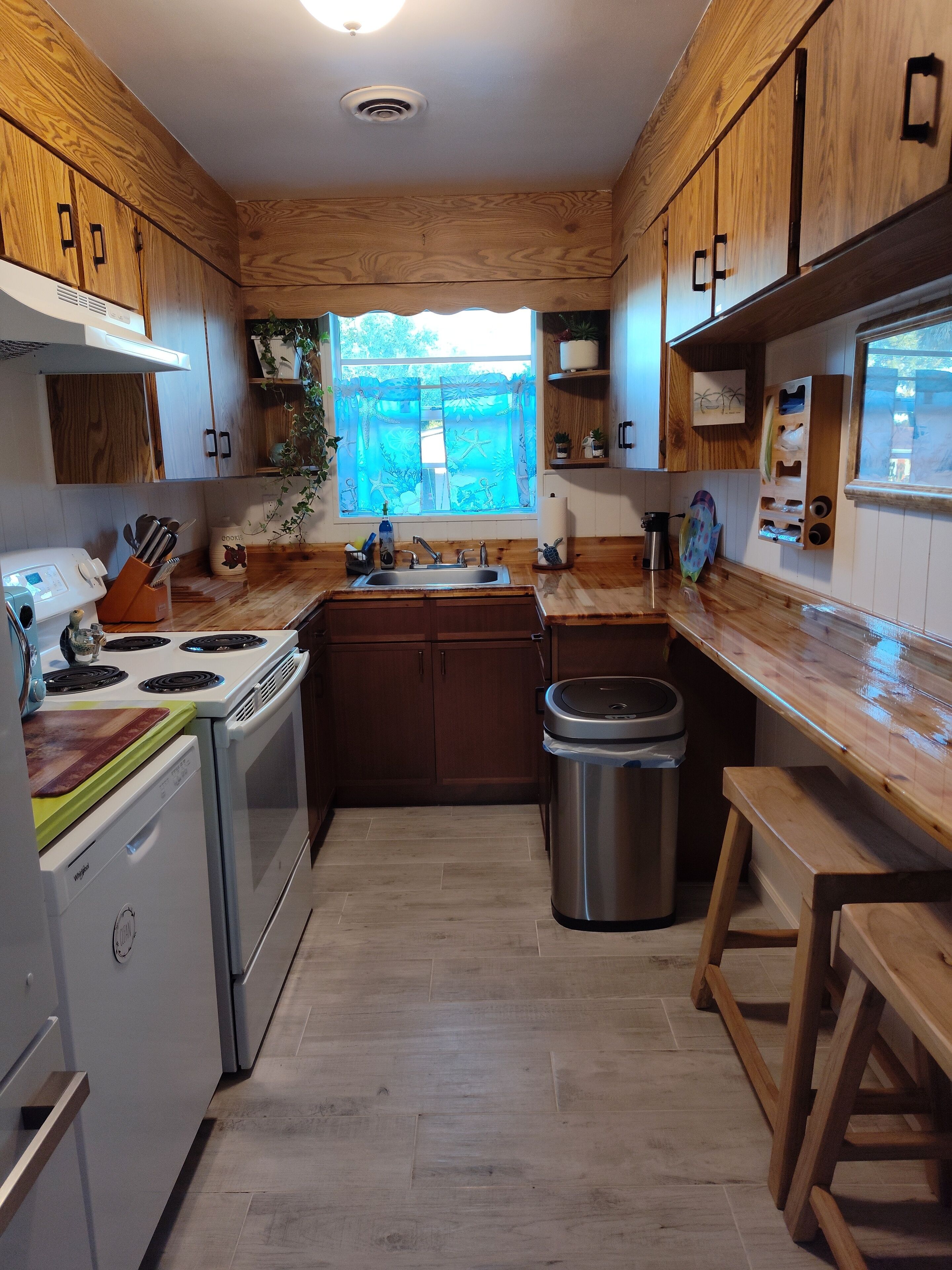 Microondas, horno, placa de cocina, lavavajillas