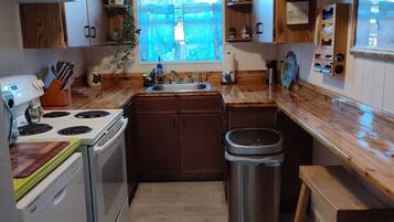 Microondas, horno, placa de cocina, lavavajillas