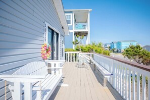 Terrace/patio - Caretta Caretta: Second Row with Porch Perfect for Sunbathing (Oak Island)