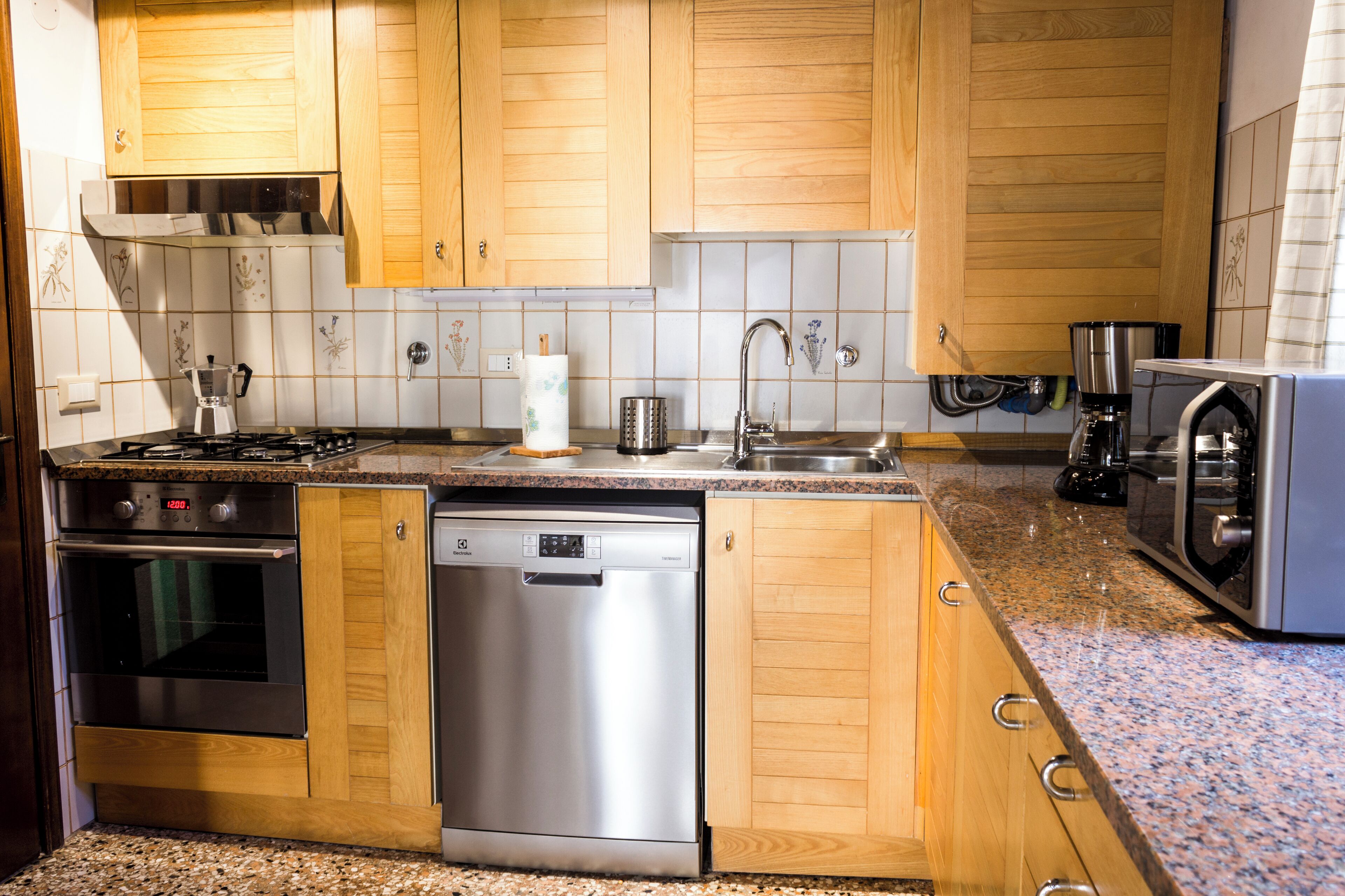 Superior Apartment, Canal View | Private kitchen | Fridge, oven, stovetop, dishwasher