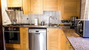 Superior Apartment, Canal View | Private kitchen | Fridge, oven, stovetop, dishwasher