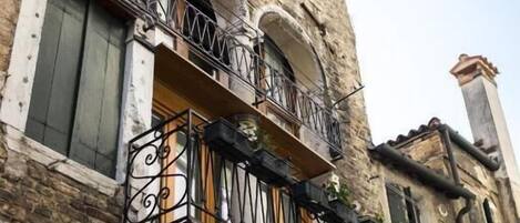 Superior Apartment, Canal View | Exterior detail