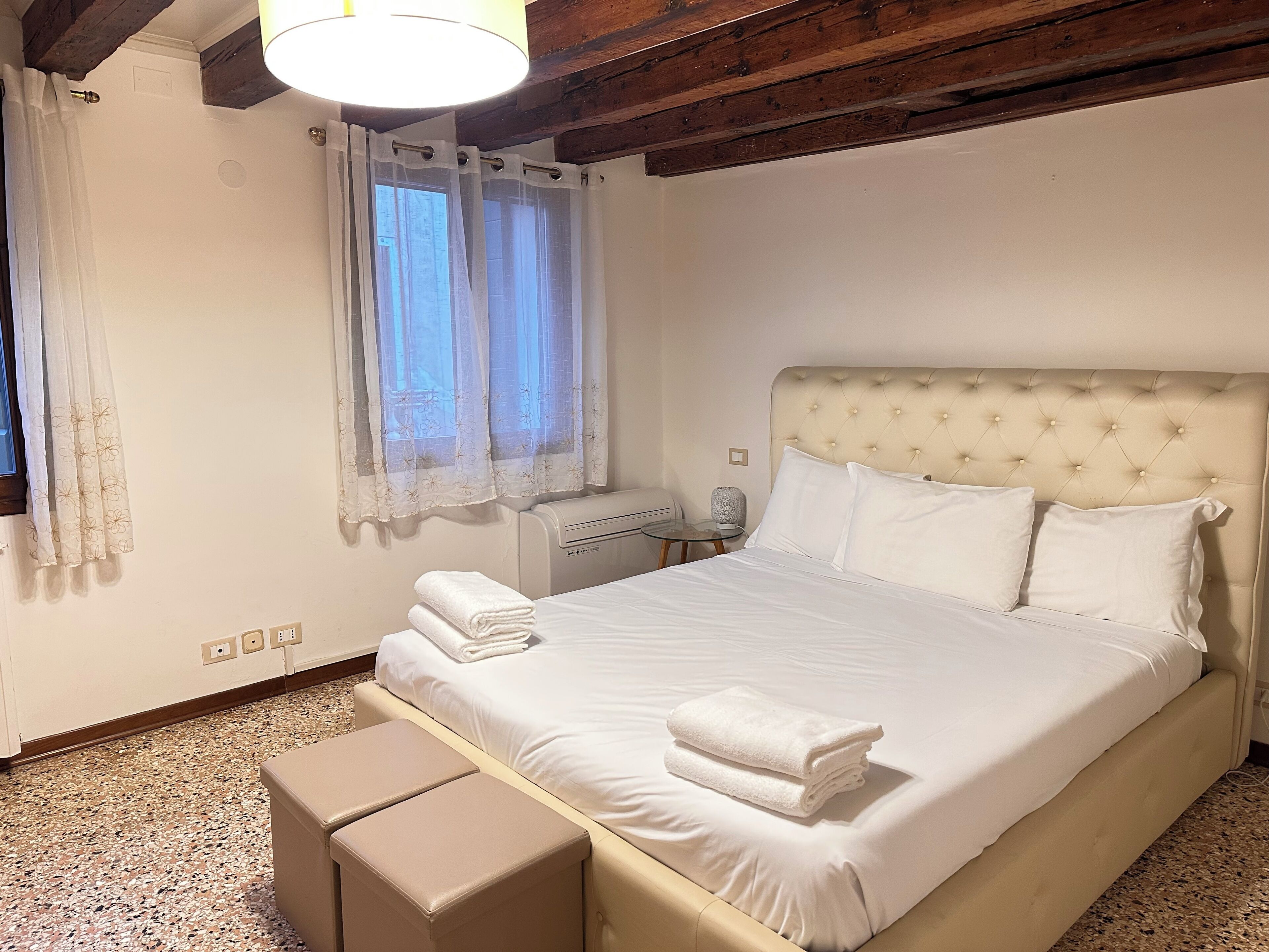 Laptop workspace, iron/ironing board, free WiFi