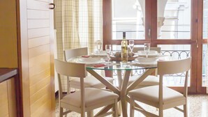 Superior Apartment, Canal View | Private kitchen | Fridge, oven, stovetop, dishwasher - Ai Sansoni (Venice)