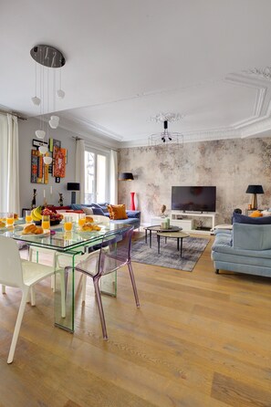 City Apartment, 3 Bedrooms, Non Smoking, Balcony | Living area - Prestige 3BR Champs-Élysées (Paris)